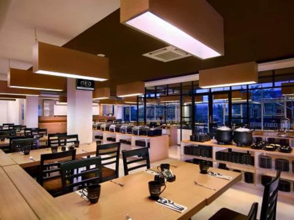 Neo Candi Simpang Lima - By Aston Hotel 3*