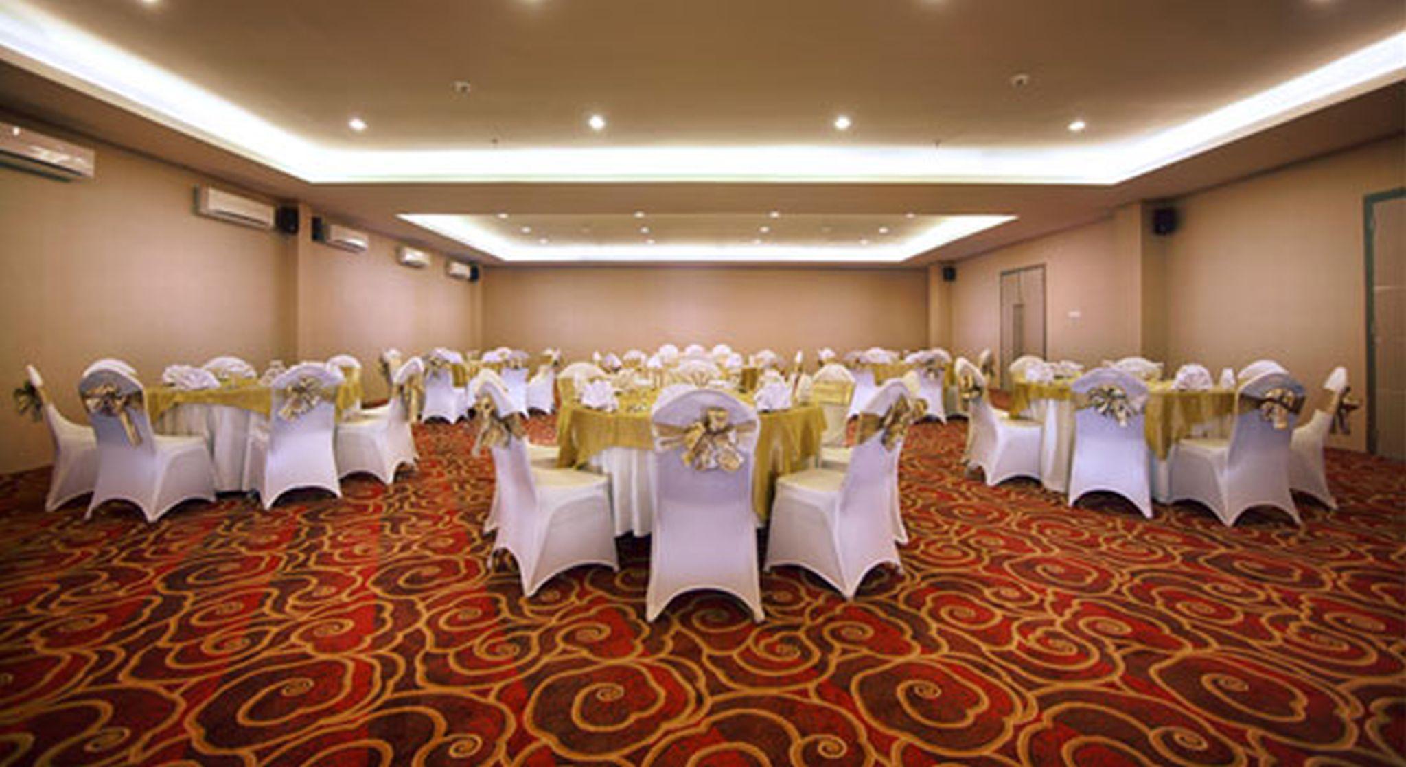 Neo Candi Simpang Lima - By Aston 3* Semarang