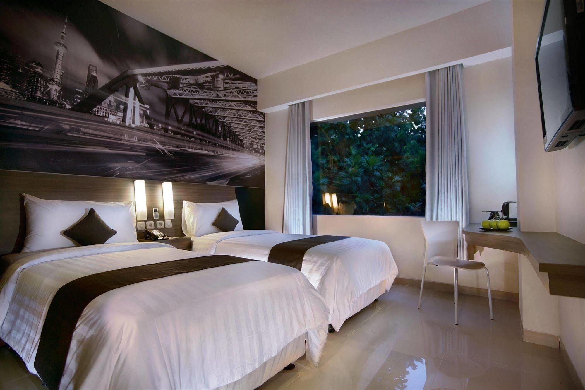 Neo Candi Simpang Lima - By Aston Hotel 3*